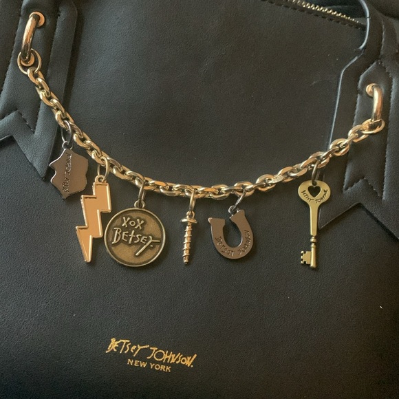 Betsy Johnson New York - Picture 4 of 8